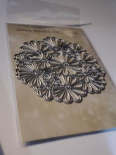 Load image into Gallery viewer, Gina Marie Metal cutting die - Cut in Cut out Daisy Bouquet