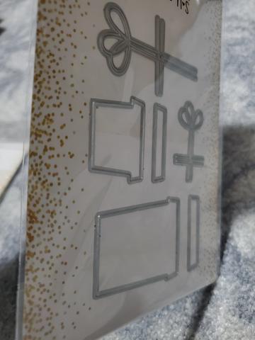 Gina Marie Metal cutting die - presents with bows