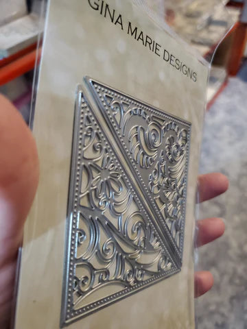 Gina Marie Metal cutting die - Decorative Triangle corners