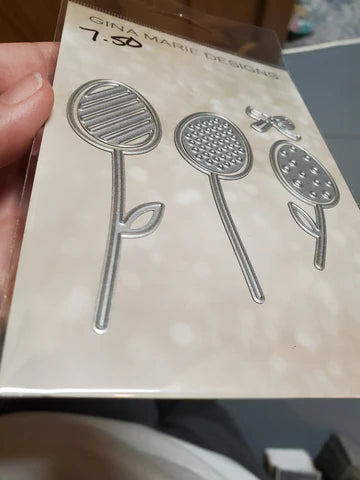 Gina Marie Metal cutting die - Egg Flower