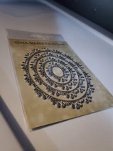 Load image into Gallery viewer, Gina Marie Metal cutting die - Feather Lace Oval