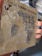 Load image into Gallery viewer, Gina Marie Metal cutting die - Grapevine set