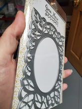 Load image into Gallery viewer, Gina Marie Metal cutting die - Leafy frame