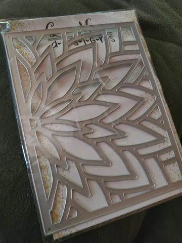 Gina Marie Metal cutting die -  Petal flower background plate
