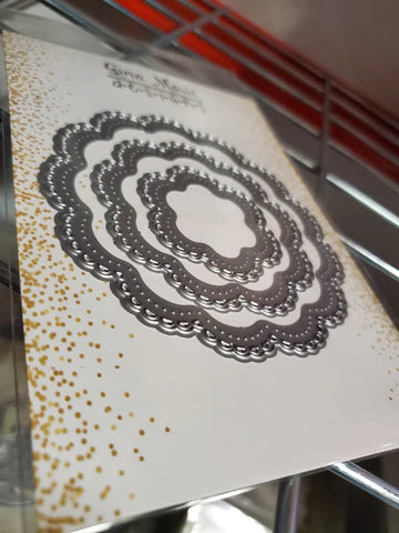 Gina Marie Metal cutting die - Petite looped lace Circle dies