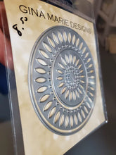 Load image into Gallery viewer, Gina Marie Metal cutting die - sun petal plate
